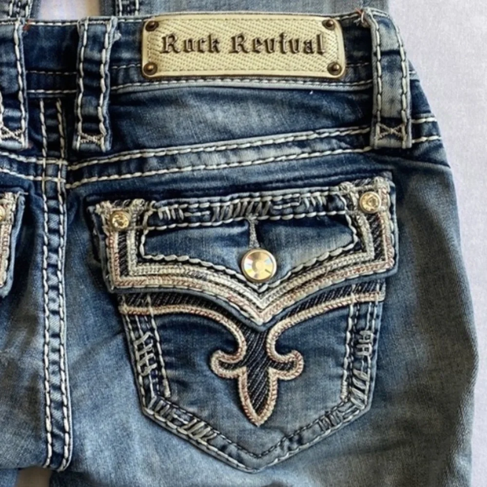Rock Revival Ena Capri Jeans Style: RJ8469P23 Color: Ena P23 - Picture 2 of 12